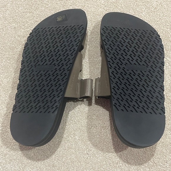 Coveted Hermès Brand New, Unworn Men\'s Etoupe Epsom Chypre sandals - Size 43 main image 6
